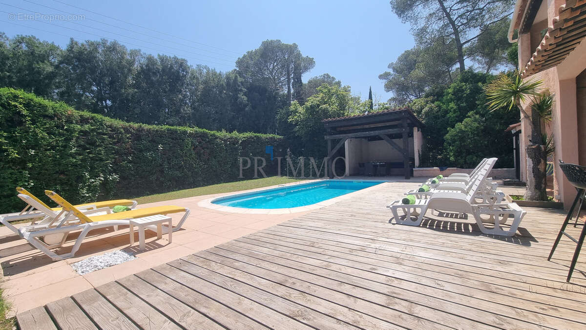 Villa provençale à Valescure, secteur les Golfs - photo 3
