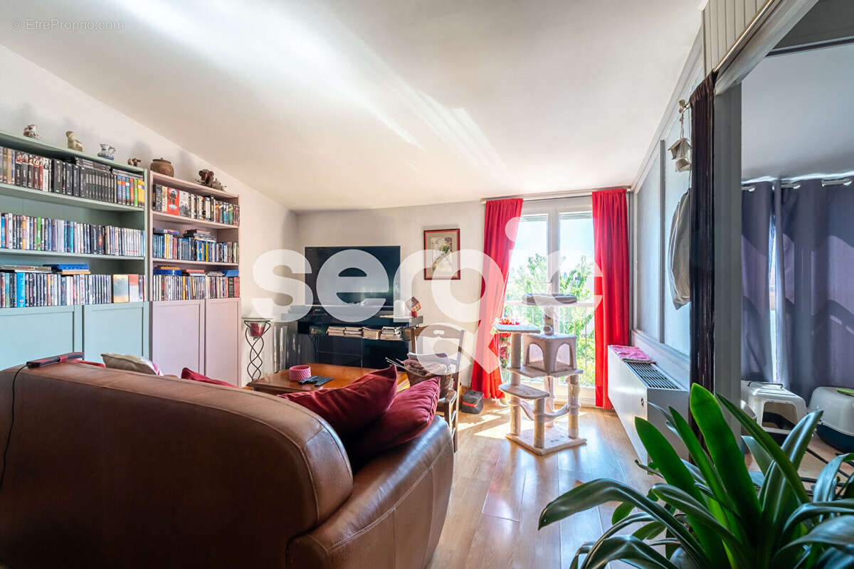 VIAGER OCCUPÉ - F4 en duplex Vieux Torcy - Dame de 75 ans - photo 7