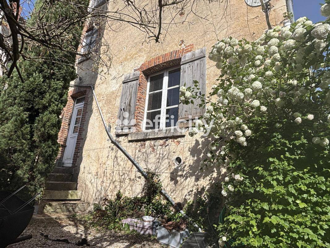 Maison à LA CHAPELLE-D'ANGILLON