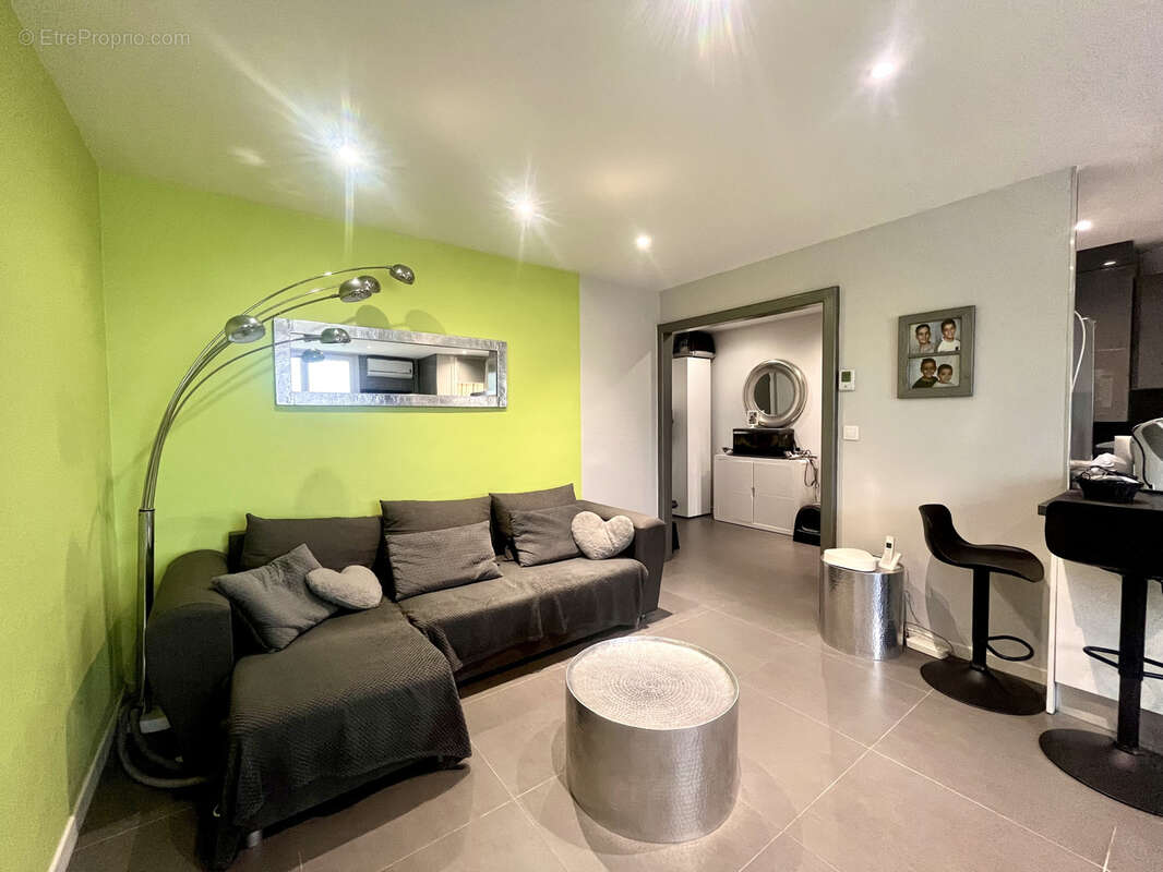 Appartement à CARROS