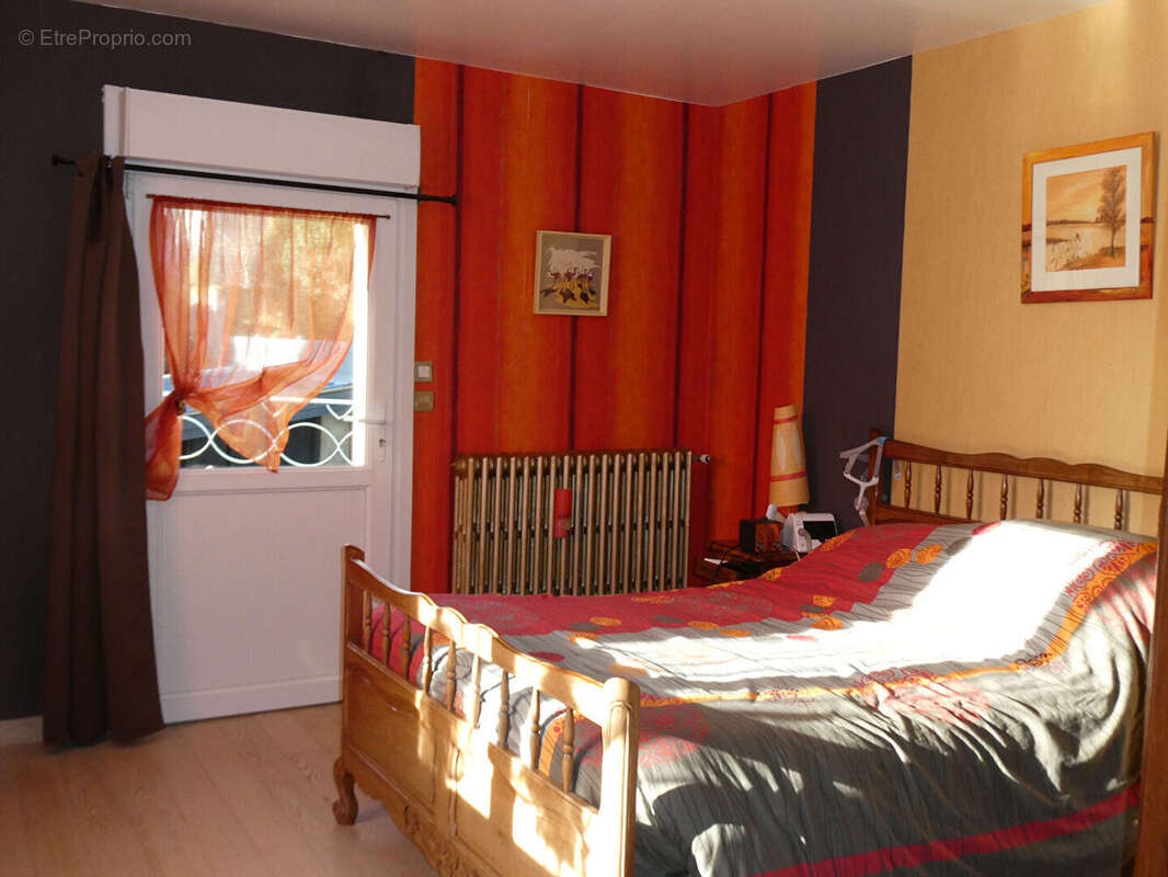 Maison à AMBRIERES-LES-VALLEES