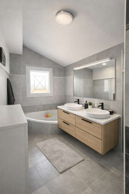 Idéalement située maison de 145m2 avec piscine - photo 15