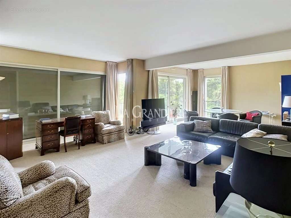 Appartement à NEUILLY-SUR-SEINE