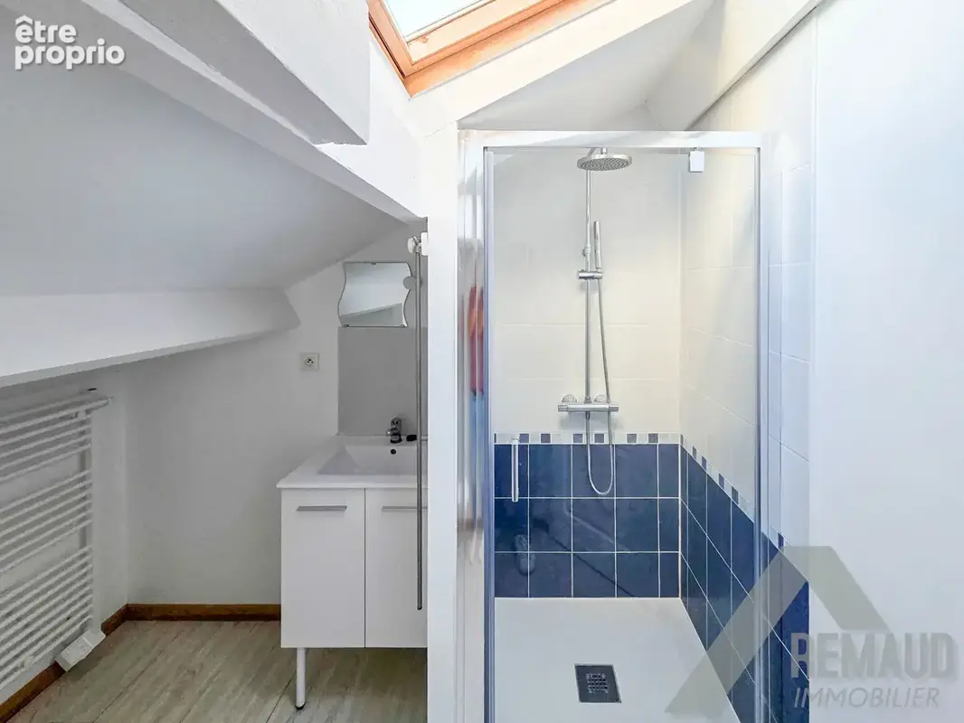 2.6 Km du Centre Ville - Appartement 82 m² avec terrasse et garages - photo 8
