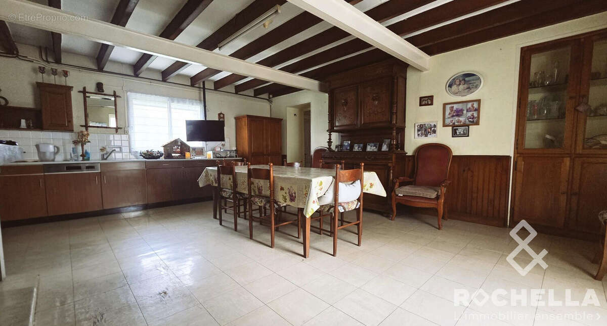 Salle à manger (entrée) - Maison à PAILLE