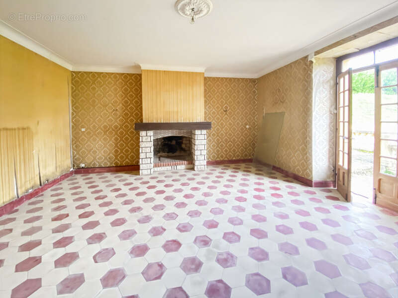 Dpt Gers (32), à vendre Proche de RISCLE château T6 de 327 m² habitables + 580 m² de dépendances attenantes sur 8157 m² de terra - photo 5