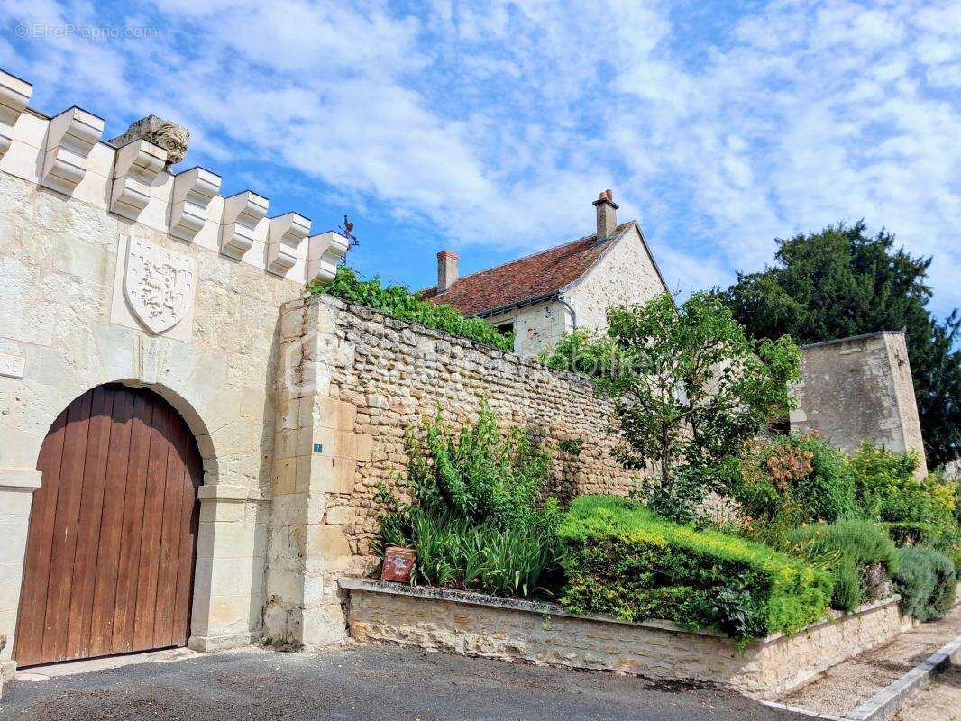 Exceptionnelle bastide du XVe siècle au cœur de la campagne tourangelle – Ancien logis seigneurial de l'Ardoise - photo 4