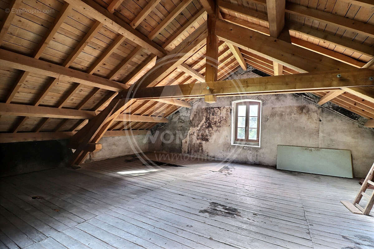 Maison à MONTREGARD