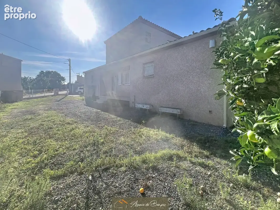 Secteur residentiel - villa 4 faces  99.65 m2 hbts av studio 44.81 independant sur 933 m2 de terrain  - - photo 20