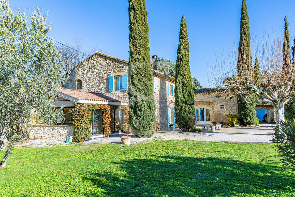 Maison à L'ISLE-SUR-LA-SORGUE