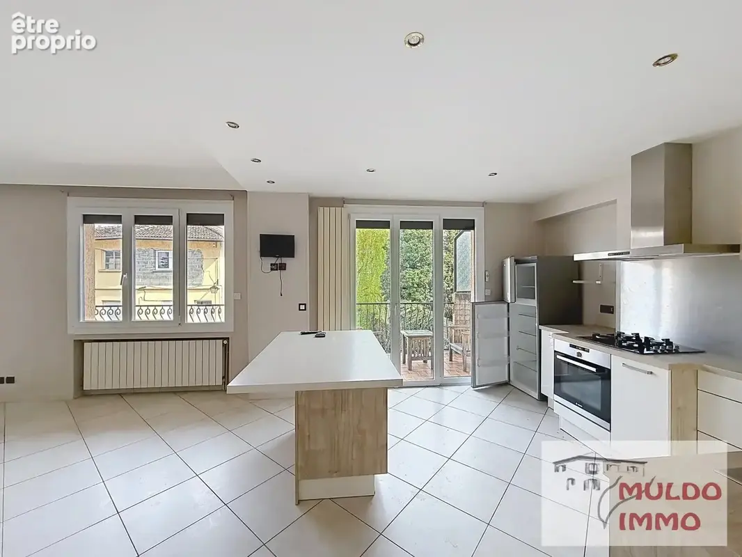 OYONNAX CENTRE – Maison 207 m² –  3 garages - photo 5