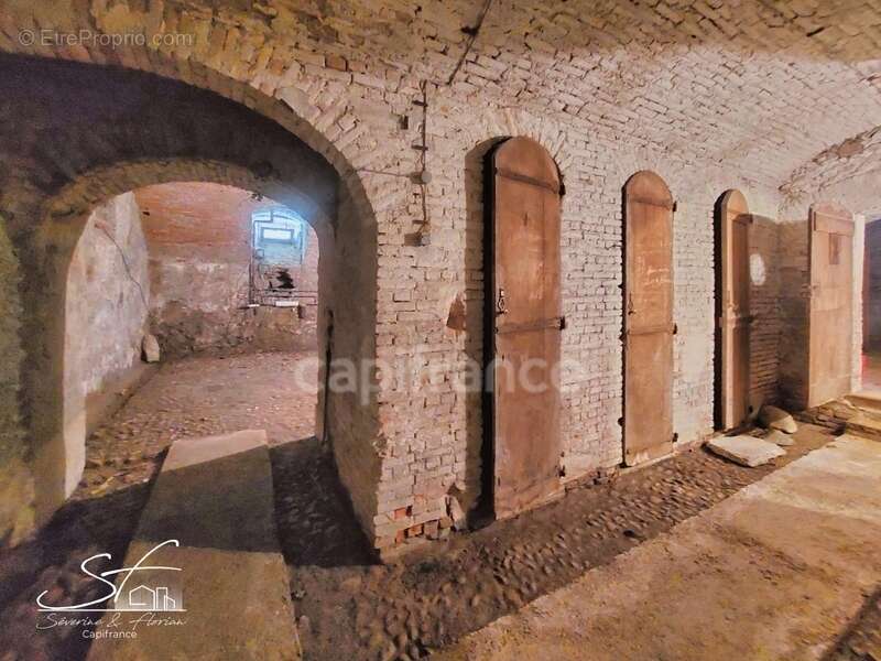 A vendre - Demeure de caractère au fort potentiel - 14 pièces - Saint-Hélène-du-Lac (73800) - photo 16