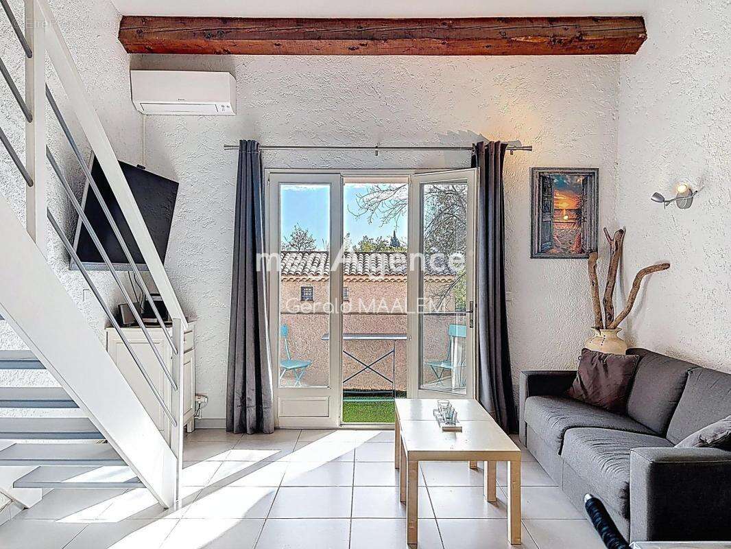 Appartement à ROQUEBRUNE-SUR-ARGENS