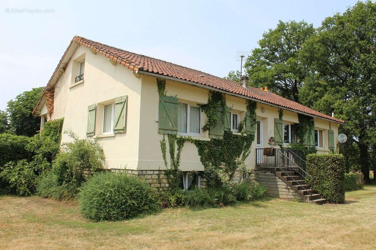 Maison à GENOUILLE