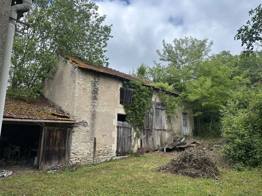 Terrain à SAINT-LEGER-DES-VIGNES