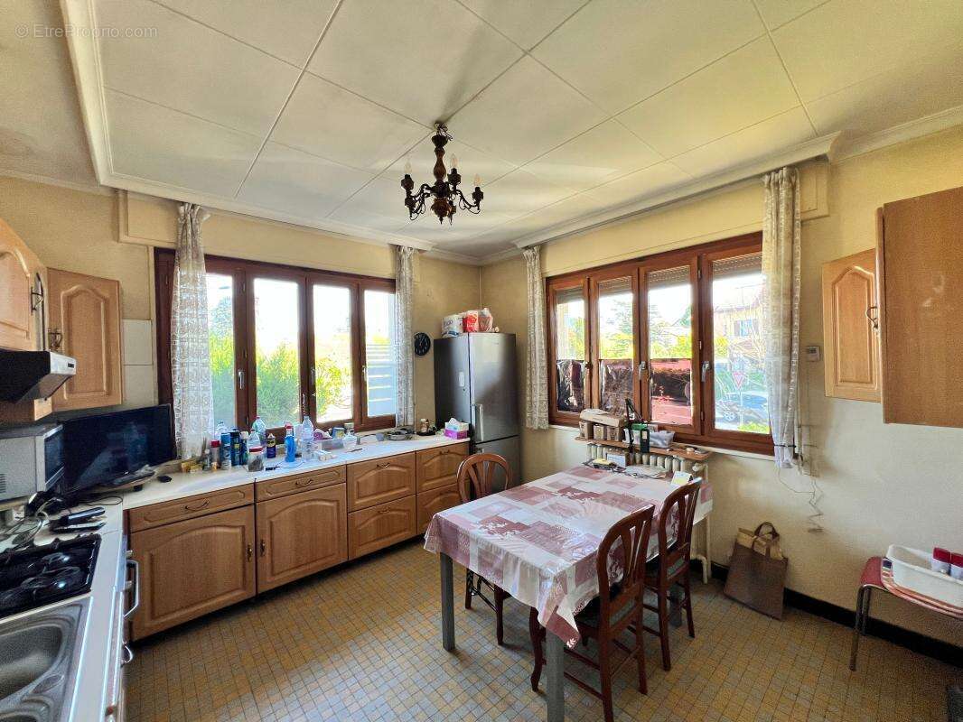 Maison 6 Pièces de près de 145 m2 à vendre dans le secteur du VERNAY - photo 8