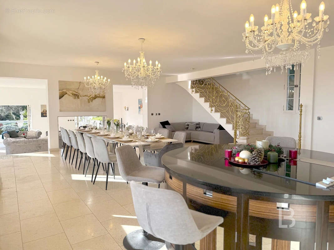 Maison à TOURRETTES-SUR-LOUP