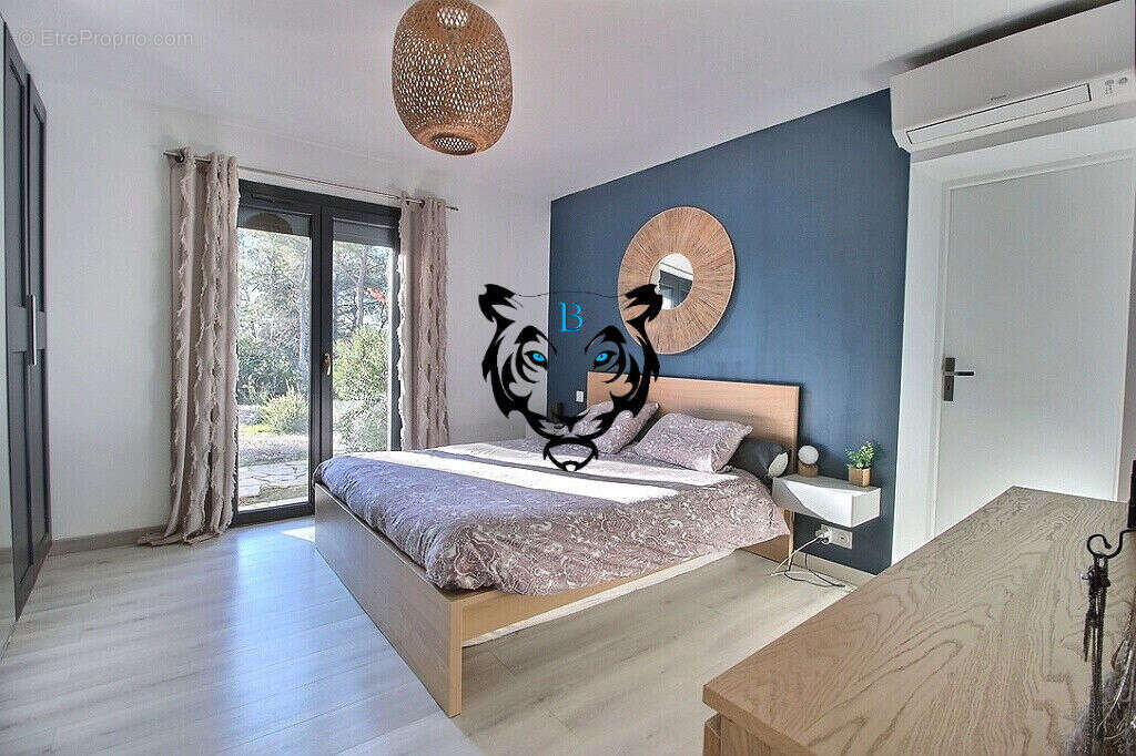 Maison à ROQUEBRUNE-SUR-ARGENS