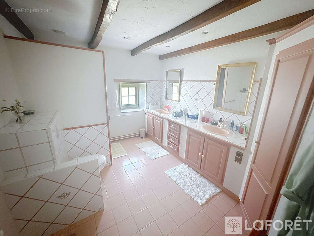 Maison à SAINT-HILAIRE-DE-LA-COTE