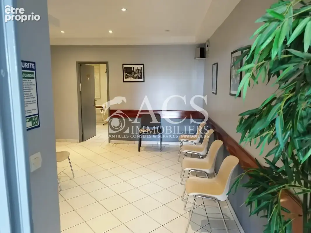 Opportunité, deux cabinets médicaux situés à SCHOELCHER - photo 1