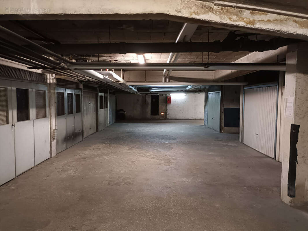 Parking à PARIS-15E