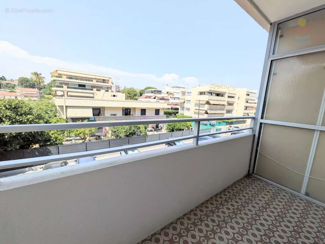 Appartement à SAINT-LAURENT-DU-VAR