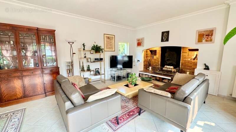 Maison à LA CELLE-SAINT-CLOUD