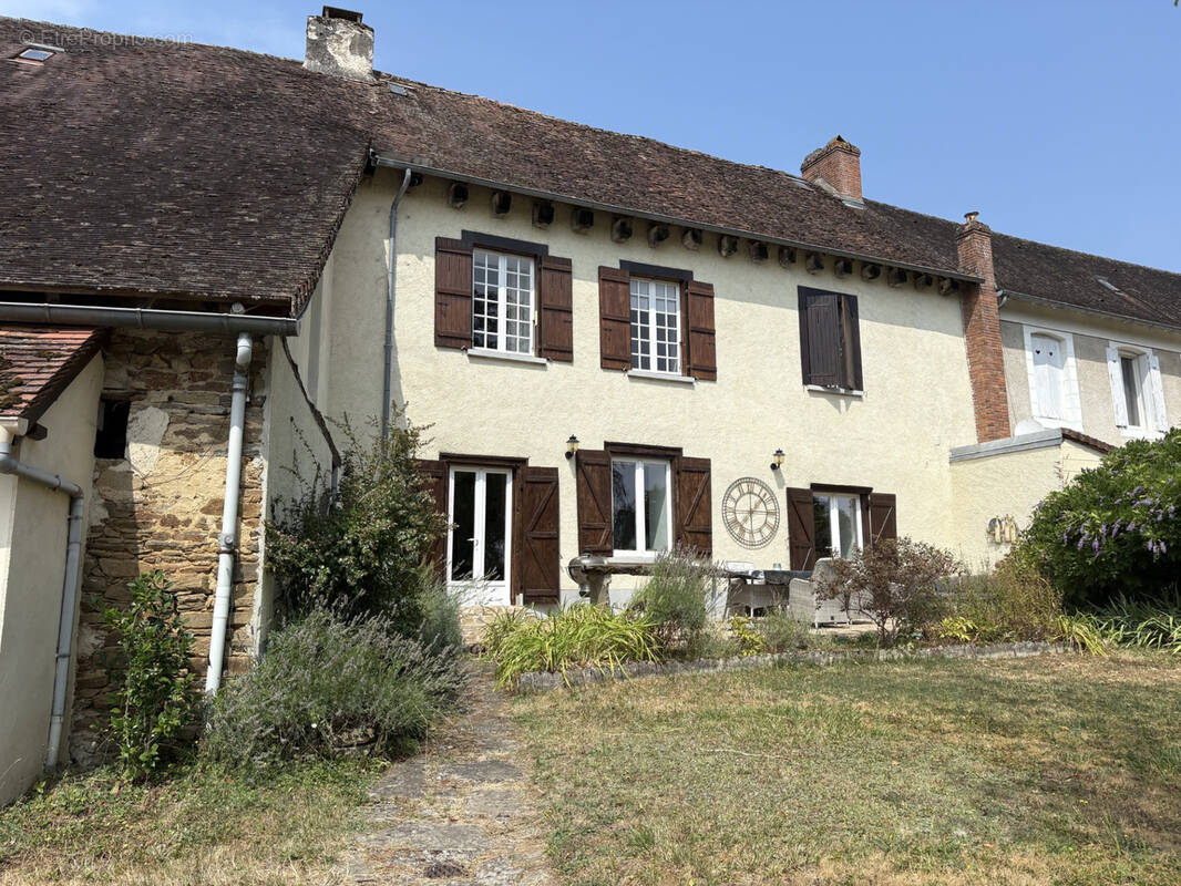 Maison à COUSSAC-BONNEVAL