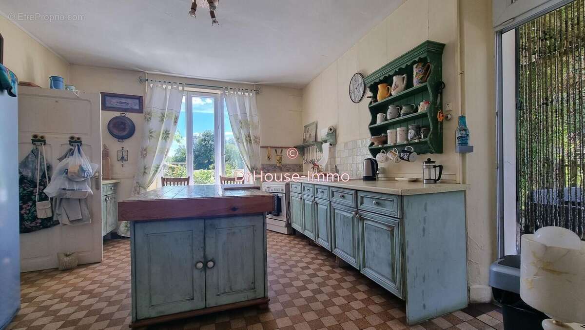 Maison 170 m² à Pommiers  - photo 5
