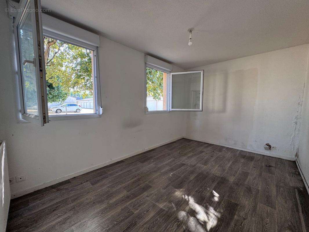 Appartement t3  au rdc avec terrasse - photo 5
