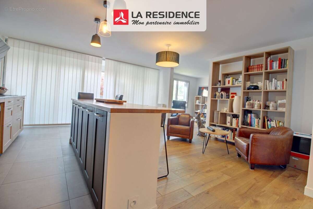 Appartement à SARTROUVILLE