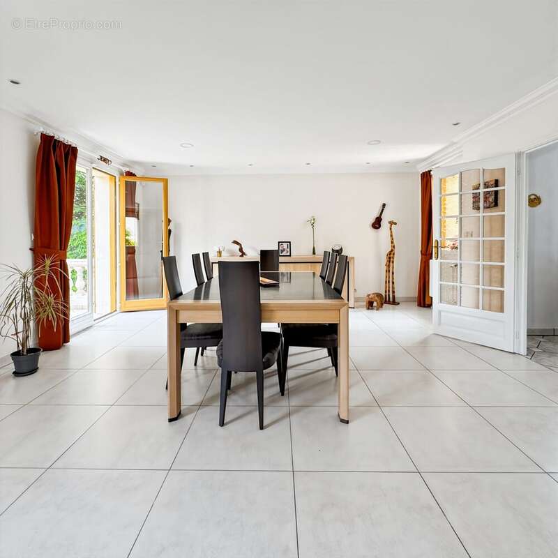 Maison à BRY-SUR-MARNE