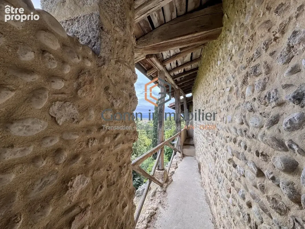 Pérouges — Demeure d'exception en pierre avec jardin, terrasse et accès au chemin de ronde - photo 8