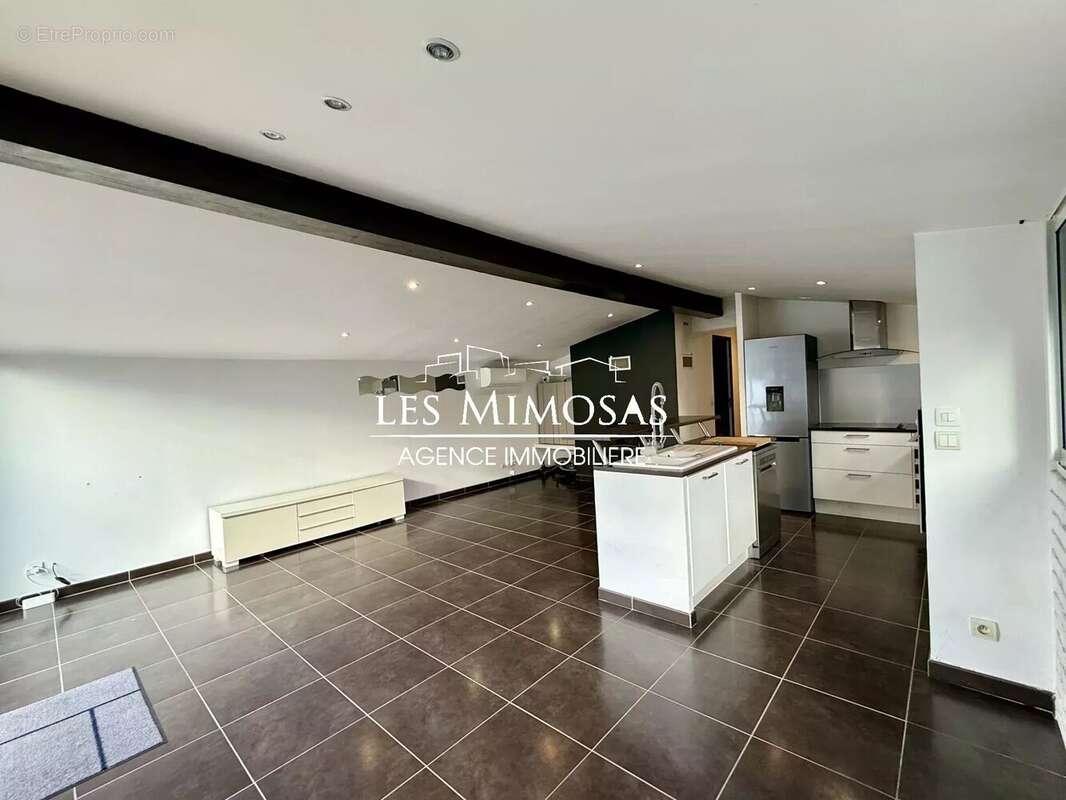 Maison à ROQUEBRUNE-SUR-ARGENS