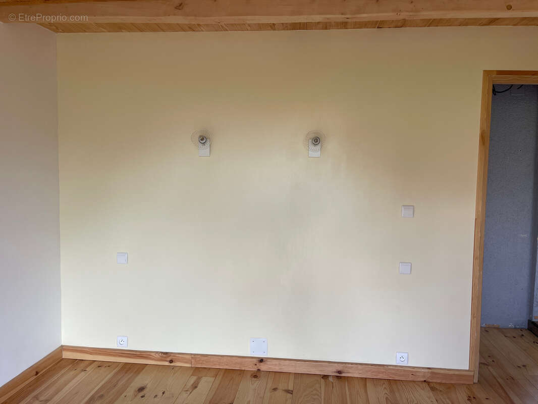 Maison à SAINT-MARCEL-EN-MARCILLAT