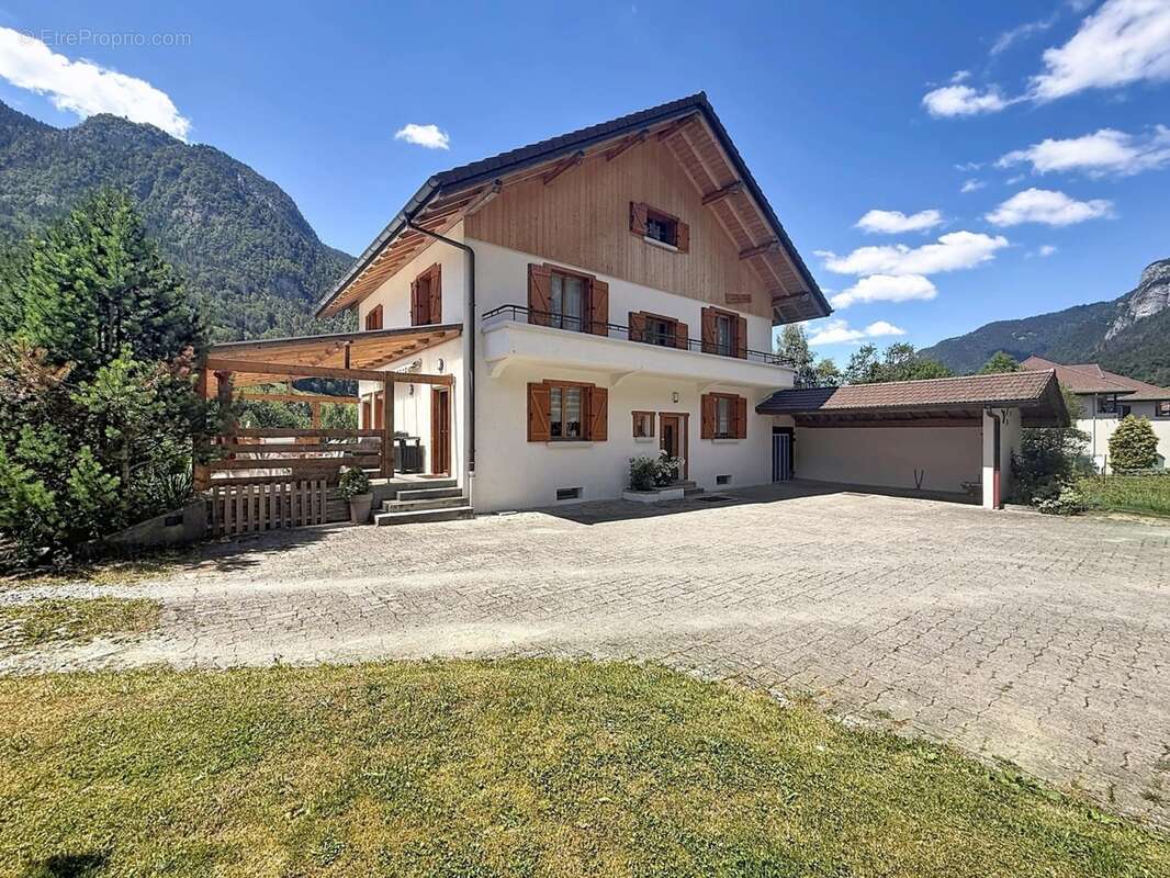 chalet rénové avec vue panoramique, mazot, sauna et fort potentiel – Glières-Val-de-Borne (74) - photo 17