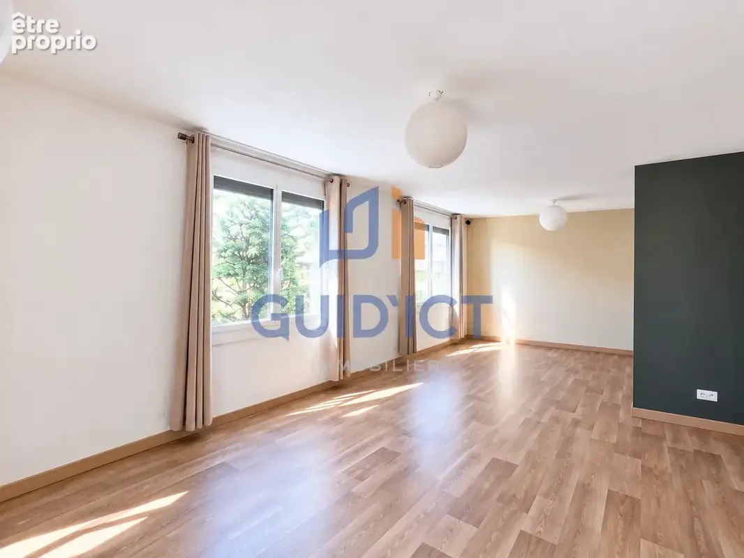 ONET-LE-CHÂTEAU — T4 rénové de 93,97 m2, DPE B, deux balcons et stationnement sécurisé - photo 3