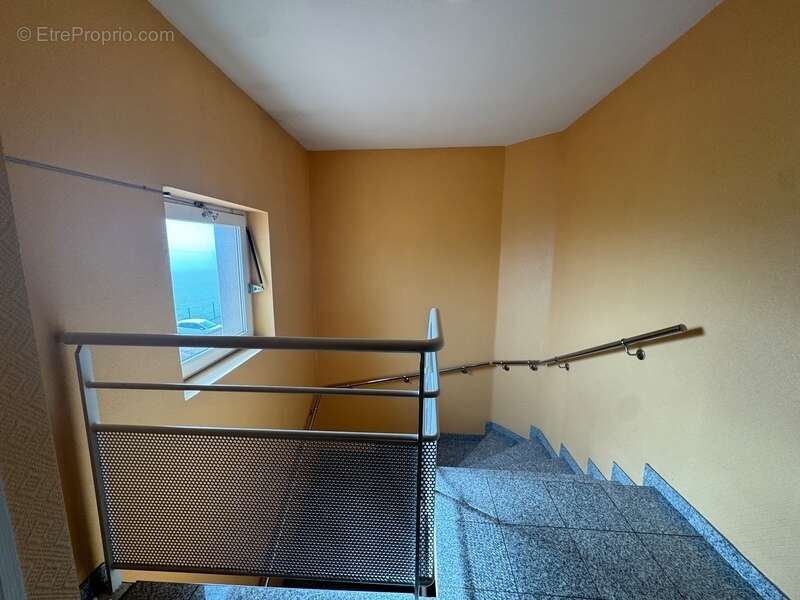 Immeuble à vendre BETTANGE sur terrain de 11,53 ares avec grange - photo 4