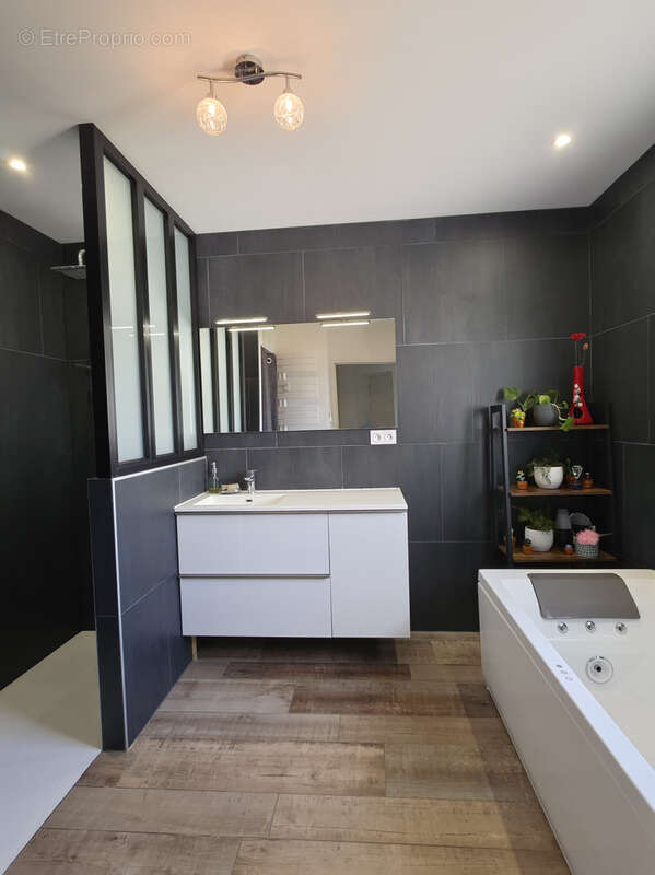 Maison à LE CELLIER