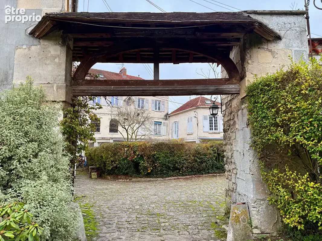 Maison de charme à rénover dans un moulin senlisien - photo 1