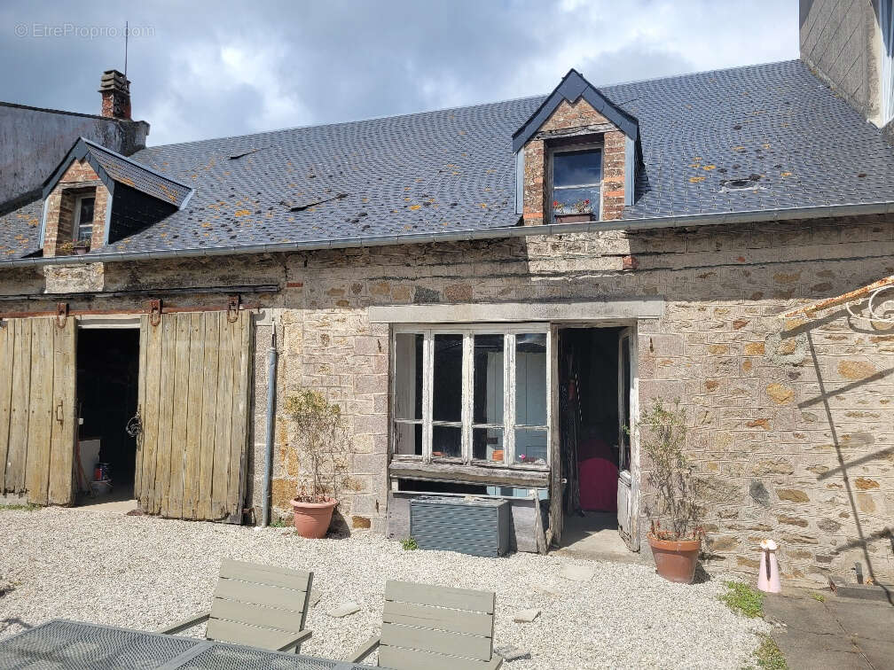 Jolie maison en Pierre F4 en coeur de village ! - photo 7