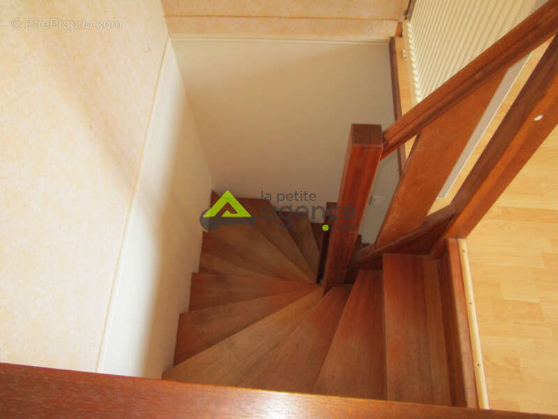 Maison à SAINT-YRIEIX-LA-MONTAGNE