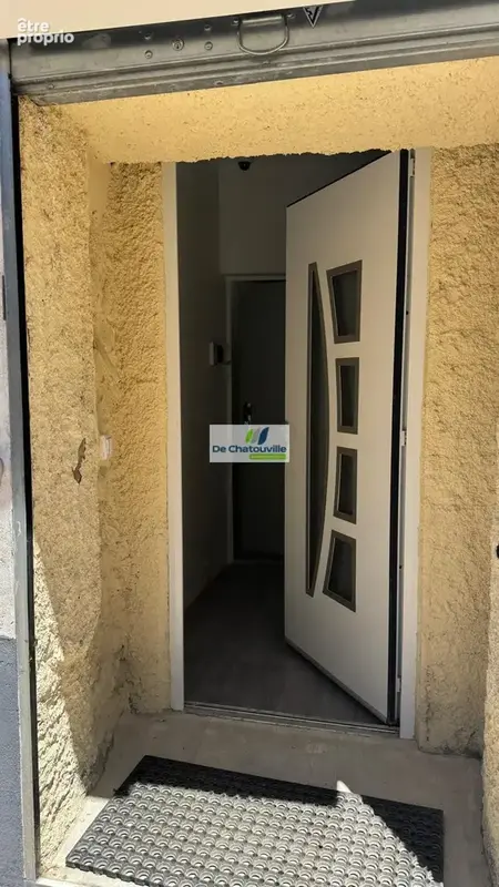 Cuges-les-pins centre   103 m2   commerce + logement - photo 10