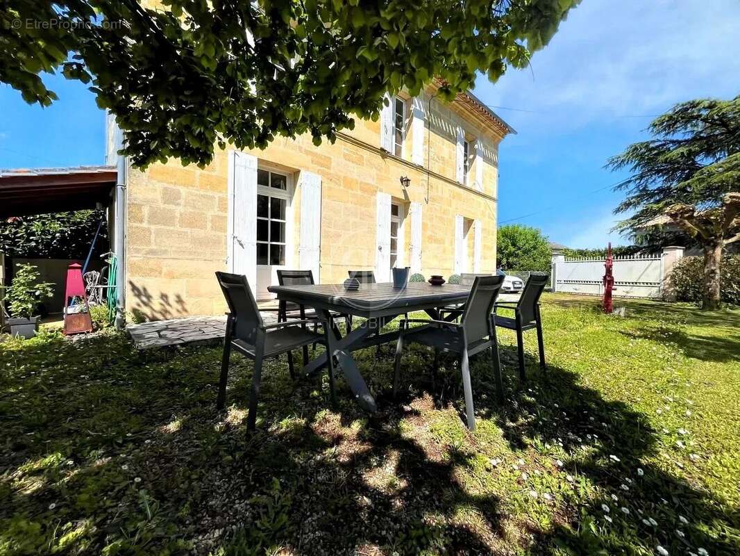 Maison à SAINT-EMILION