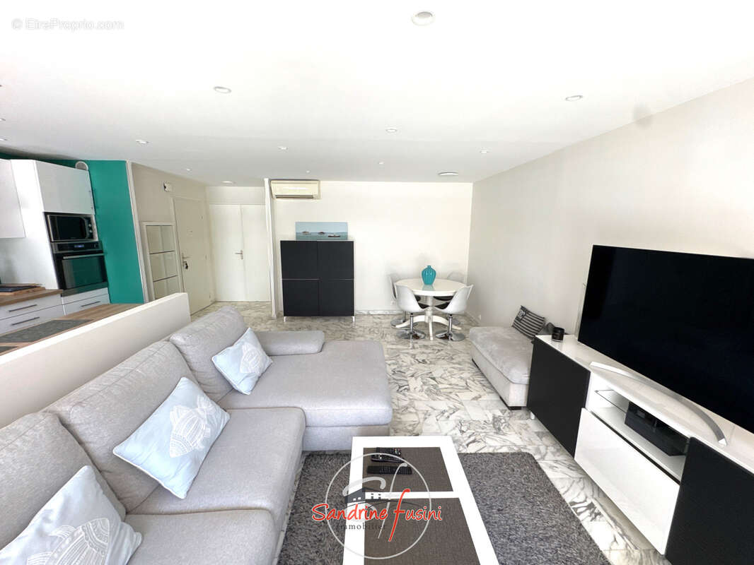 Appartement à SAINT-LAURENT-DU-VAR