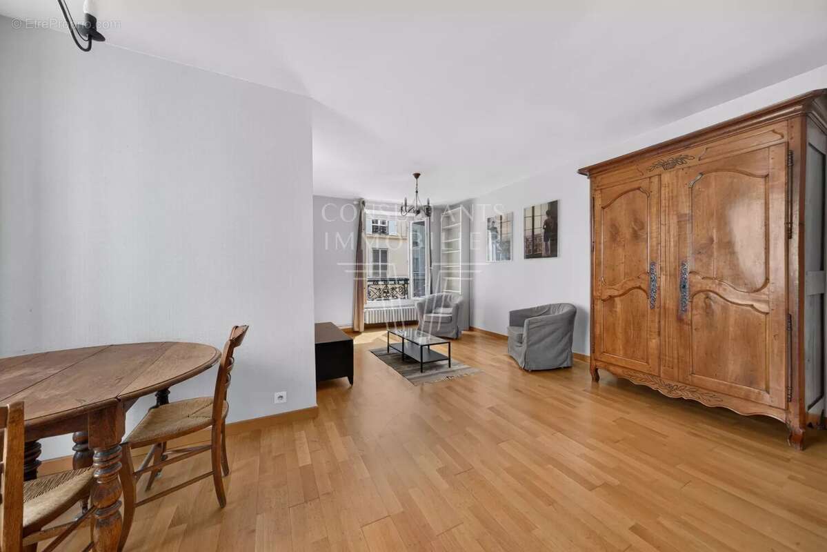 Appartement à PARIS-7E