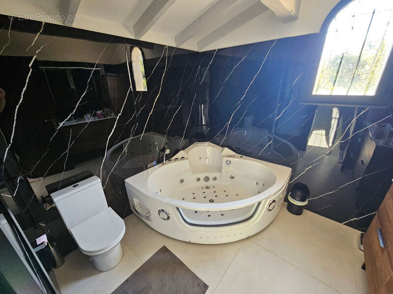 Maison à ROQUEFORT-LES-PINS