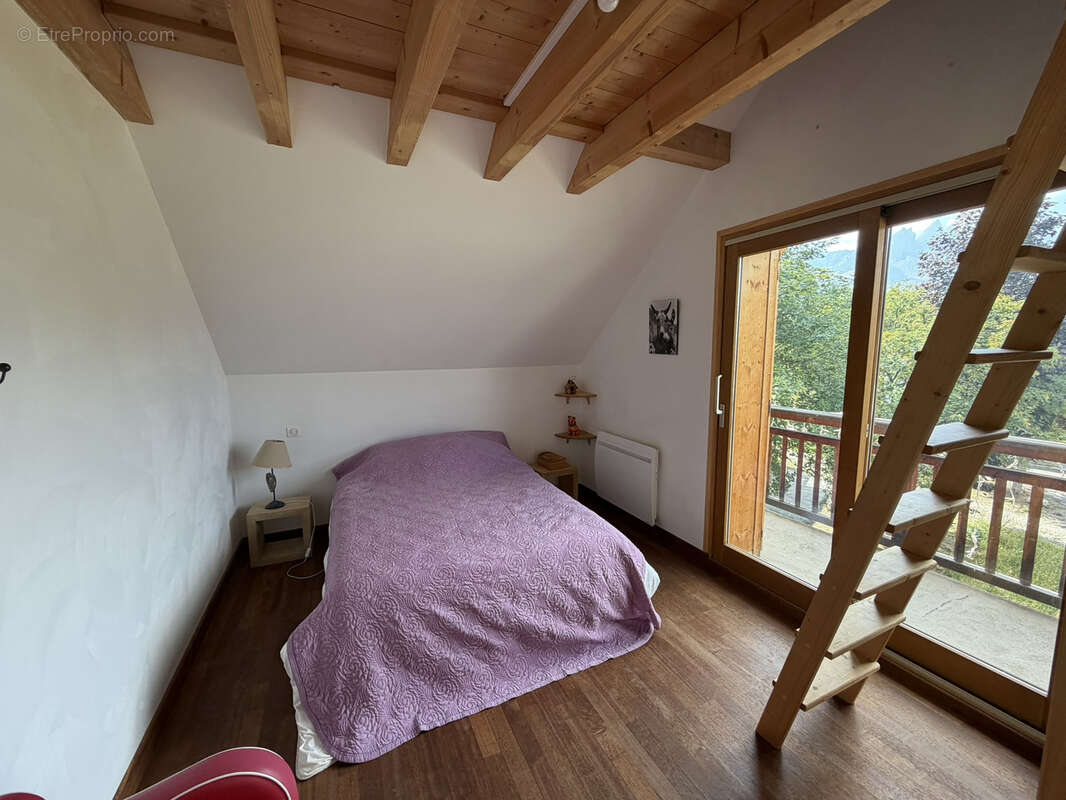 Emplacement idéal pour ce chalet au pied des pistes de ski ! - photo 12