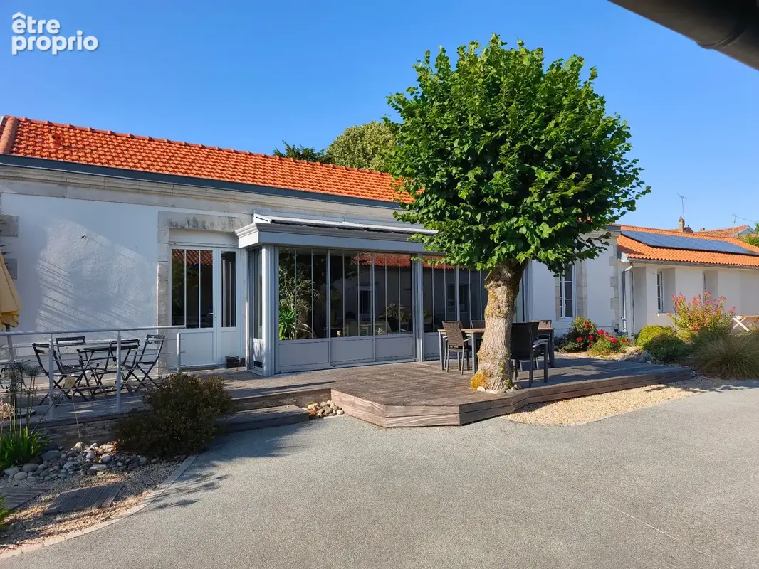 Maison de plain pieds à vendre - centre ville de Surgères - photo 13