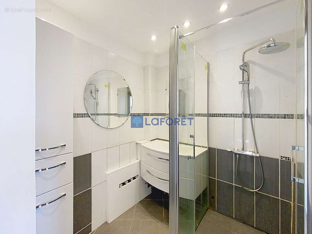 Appartement à MARSEILLE-5E